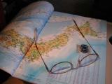 flight map, glasses