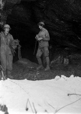 Grotte de l'Ours  Gourette, Avril 1959
