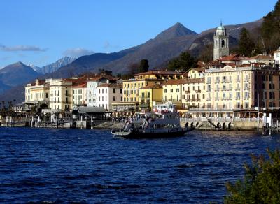 Ferry going into Bellagio March 19 2005 p.jpg