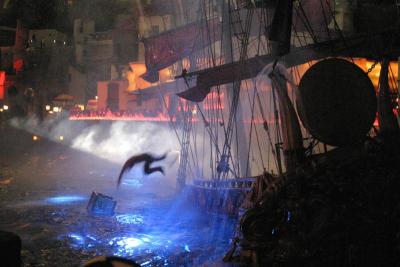 u49/johnny10d/medium/36013923.IMG_5029mirageshowshipsinking.jpg