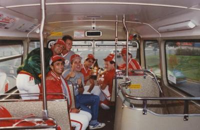 u49/johnny21/medium/34861975.6outpartyin.jpg