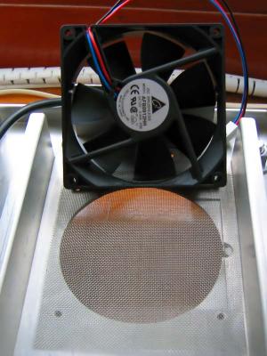 Intake mesh filter and a 92mm Delta