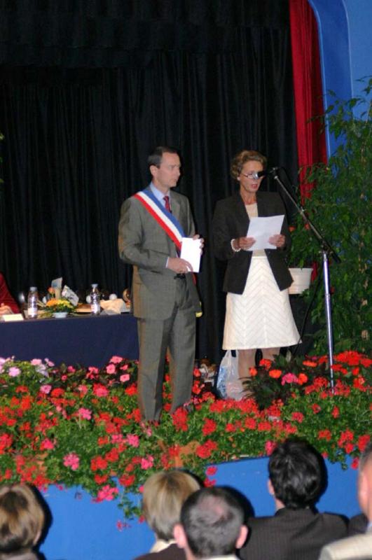 Toespraak burgemeester Jeanneteau met als tolk Pia