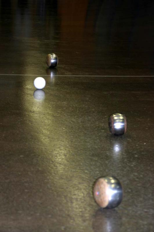 De witte bal (maitre) moet geraakt worden