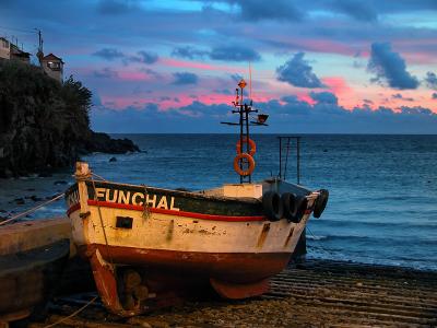 u49/kaj_e/medium/36708536.RescueBoat.jpg