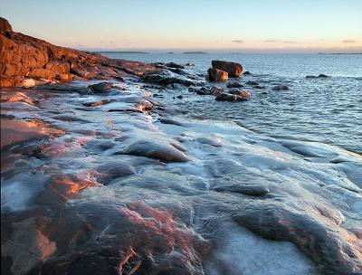u49/kaj_e/medium/40819356.FrozenShore.jpg