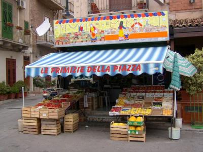 Piazza Mondello Alimentari 1.jpg