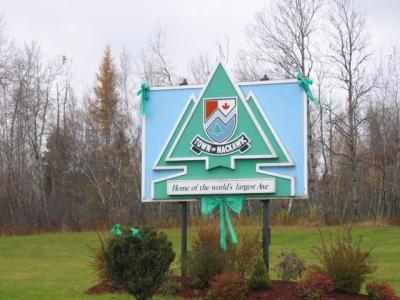 1st Stop - Nackawic - Home of the World's Largest Axe!!