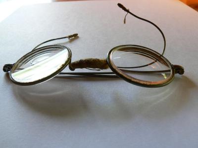 u49/laine82/medium/40856025.HarrysSpecs.jpg