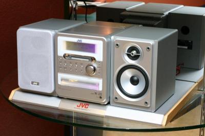 20041122 JVC UX-Q1
