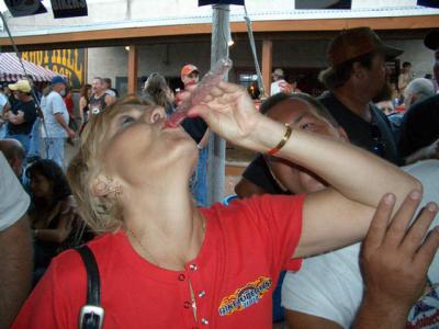 u49/larrys4227/medium/35949468.Biketoberfest_2004_83.jpg