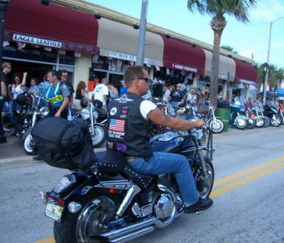 u49/larrys4227/medium/35950566.Biketoberfest_2004_68a.jpg