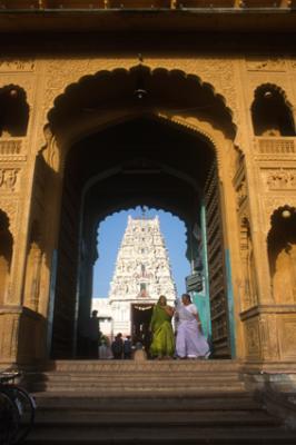 templesIN103_hindu_pushkar.jpg