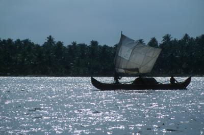 KeIN1159_Backwaters_boat.jpg