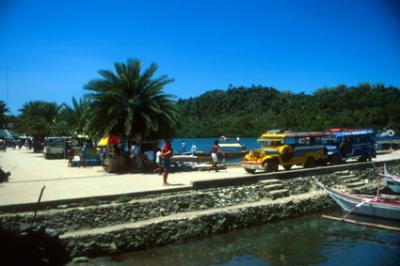 u49/lcarlsen/medium/35841647.peoplePHI242_jeepneys.jpg