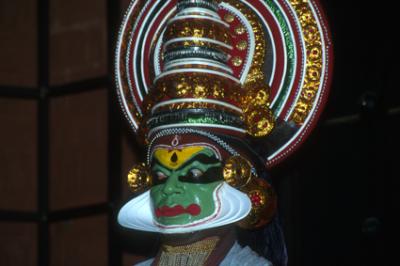 u49/lcarlsen/medium/35905293.peopleIN1062_kathakalidance.jpg
