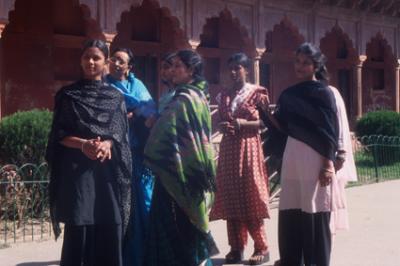 peopleIN1330_women_Agra.jpg