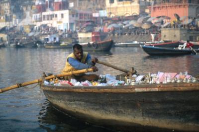 peopleVaranesi037_boatshop.jpg