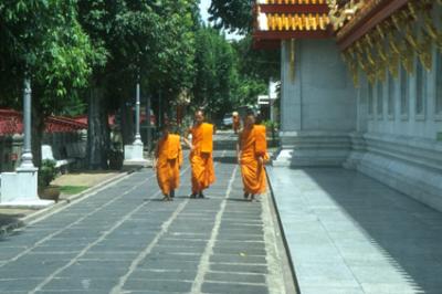 templeTHAI1012_monks.jpg