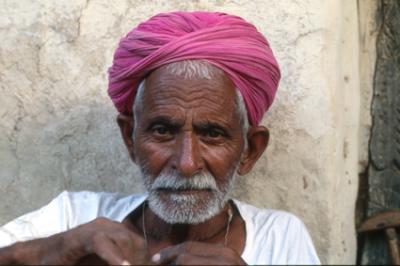 peopleBasi1112_man.jpg