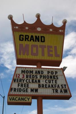 Mom 'n' Pop motel on Route 66