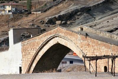 Old bridge near Diyarbakir