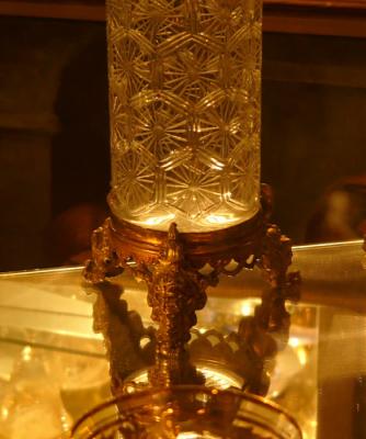 u49/milholland_l/medium/36684725.CutGlass.jpg