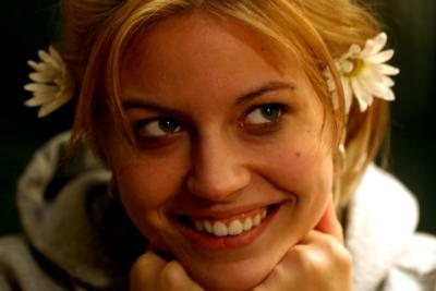 u49/mindymcn/medium/40987501.Jess_whiteflowers.jpg