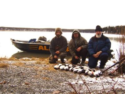 heath, justin & chuck with 24 ducks 11-01-04.jpg