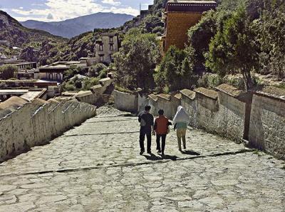 Walking Down in Lhasa