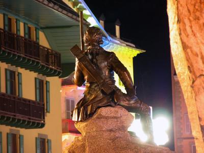 Statue dark.jpg