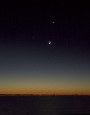u49/nrothschild/medium/36179828.Moon_27d_08h_12126.jpg
