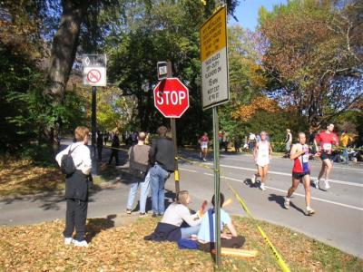 u49/philaquino/medium/36151395.NYC_2004_Marathon14.jpg