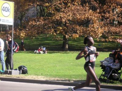 u49/philaquino/medium/36151434.NYC_2004_Marathon4.jpg