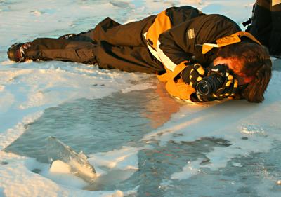 Dans cette position je photographiais un
olithe de glace en contre-jour  -32
sur le fleuve St-Laurent.
Voyez le rsulta en cliquant sur ce lien:
http://www.pbase.com/pijoly/image/56068807 