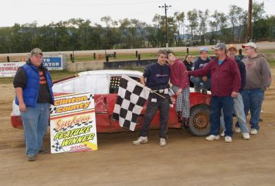 Winner Bowmaster with crew