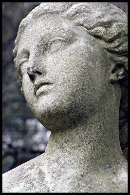 statue #09