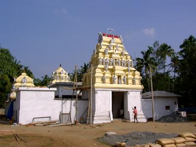 u49/svami/medium/37048252.Thiruvanjikkalam_whole_temple_view.jpg