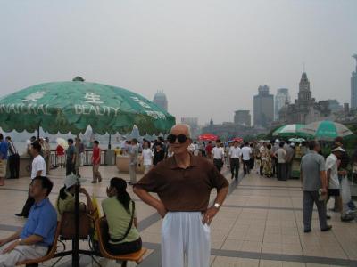 Big Sunglasses on the Bund
