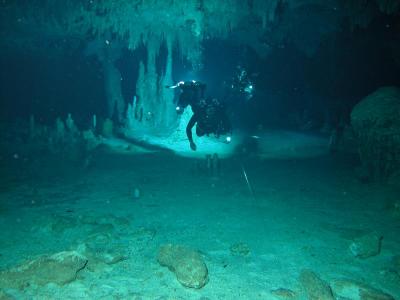 akumal_2003_caves