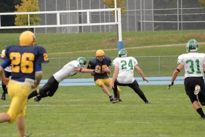 Sam Thomas tackling the ball carrier after a kickoff