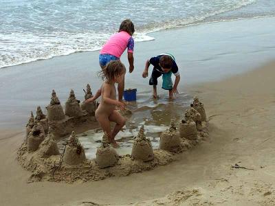 u49/tlmurp84/medium/36545600.sandcastleatlennoxhead.jpg