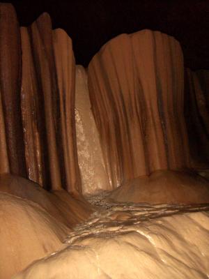 King's curtain, Sumaging cave 7.JPG
