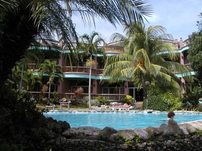 pool at Lorenzo villa