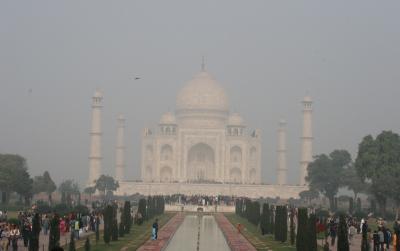Taj_Mahal_Hazy_Day.jpg