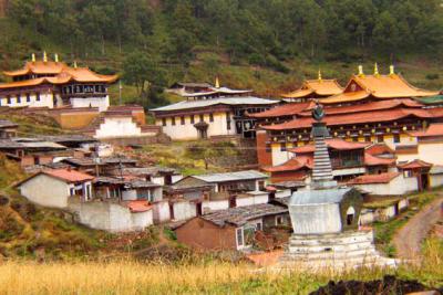 View over Langmusi monastery