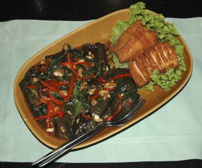 Deep-fried fish with vegetables The Orient Sukhumvit Soi 49 Bangkok DSC_1030.jpg