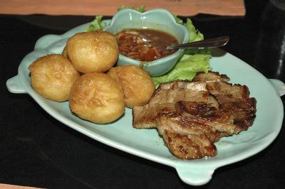 Roast pork with sticky rice balls The Orient Bangkok DSC_1028.jpg