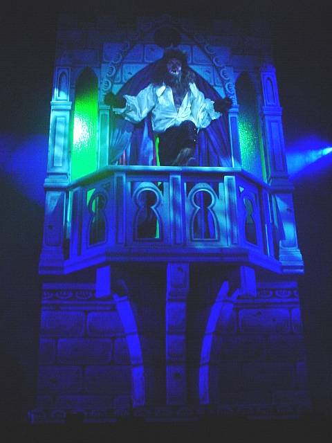 BeastBalconyHandrail.jpg