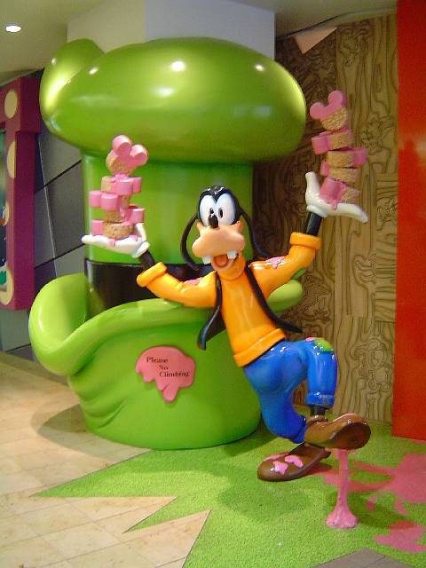 EarportDisneyStoreGoofy.jpg